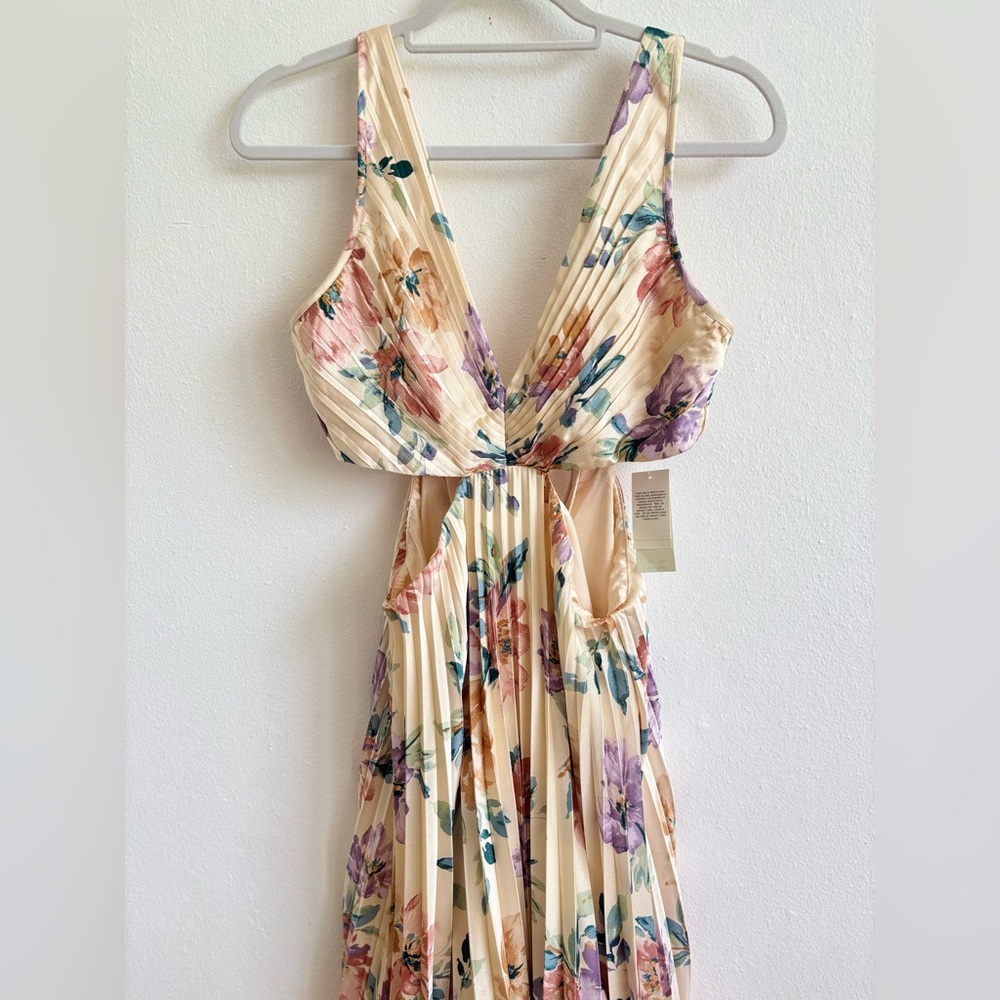 NWT Small Abercrombie & Fitch Giselle Pleated Dress